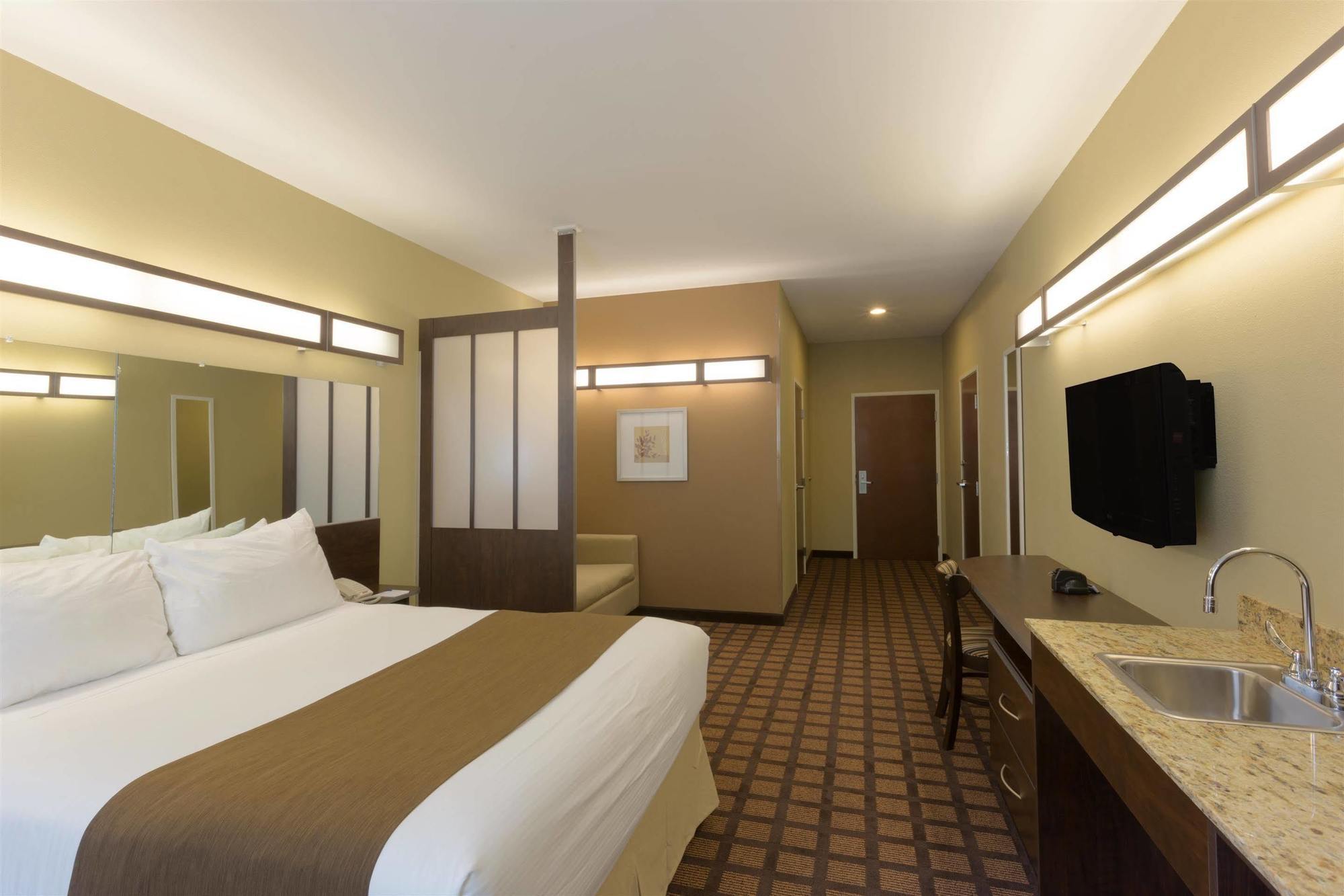 Microtel & Dillsboro/sylva Hotel